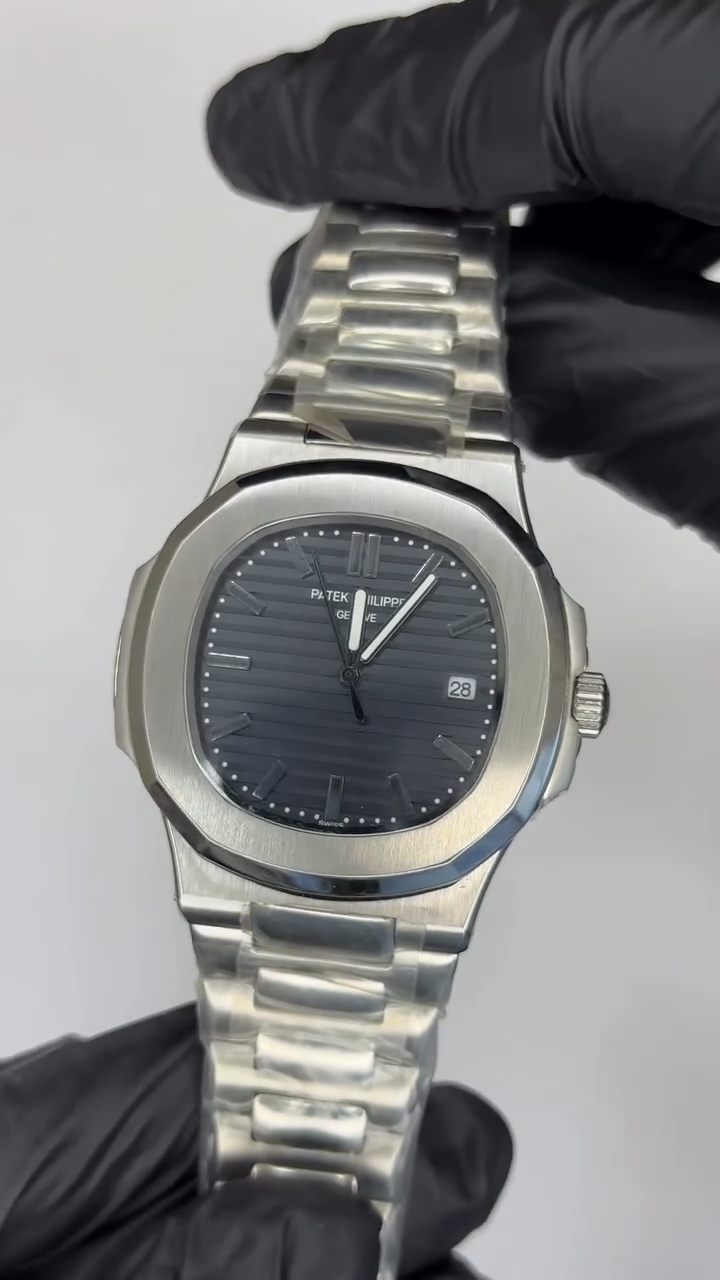 Patek Philippe Nautilus Mastercopy - Silver Chain Black Dial
